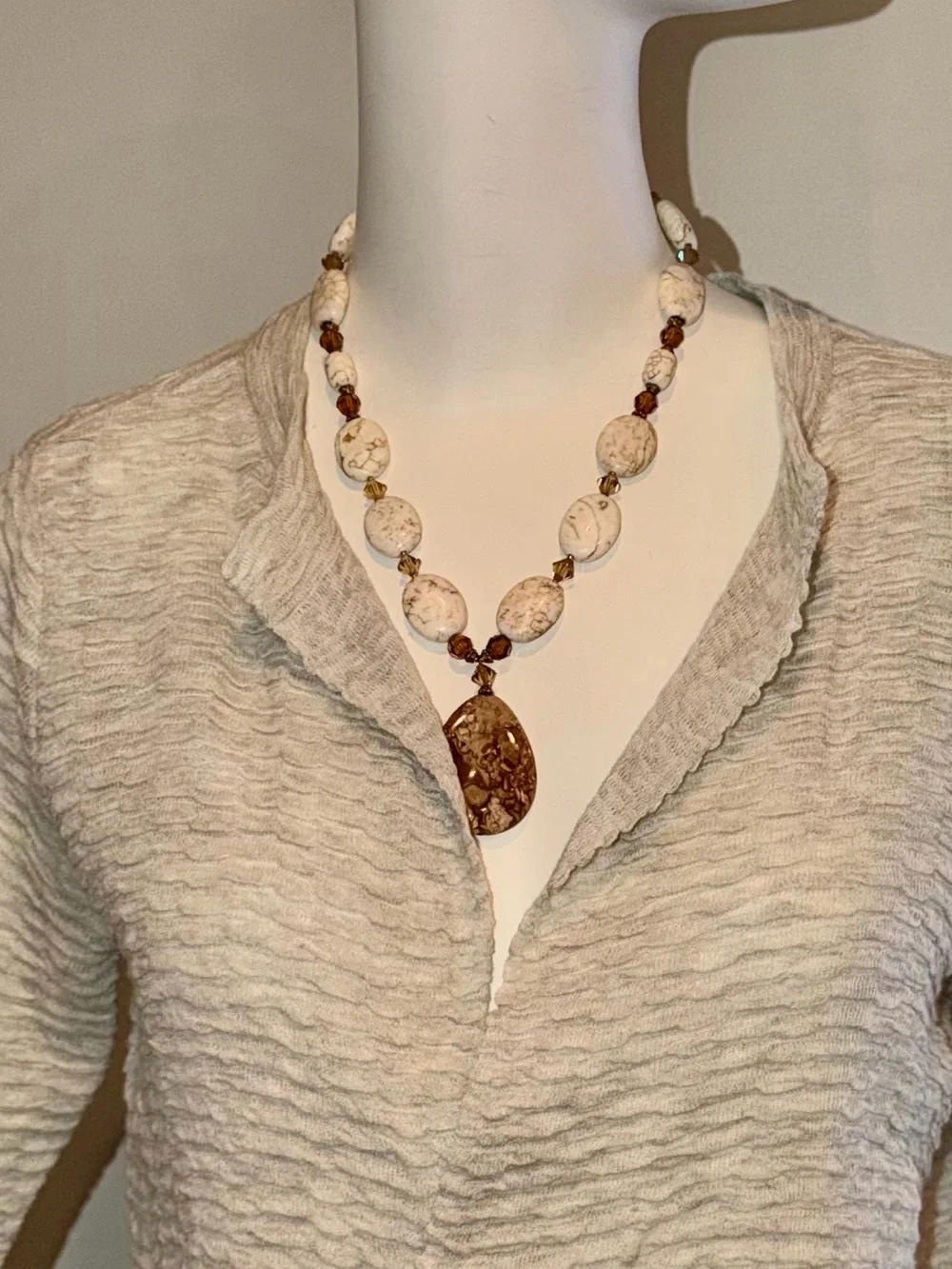 Source Unknown Cream and Brown Beaded Pendant Necklace